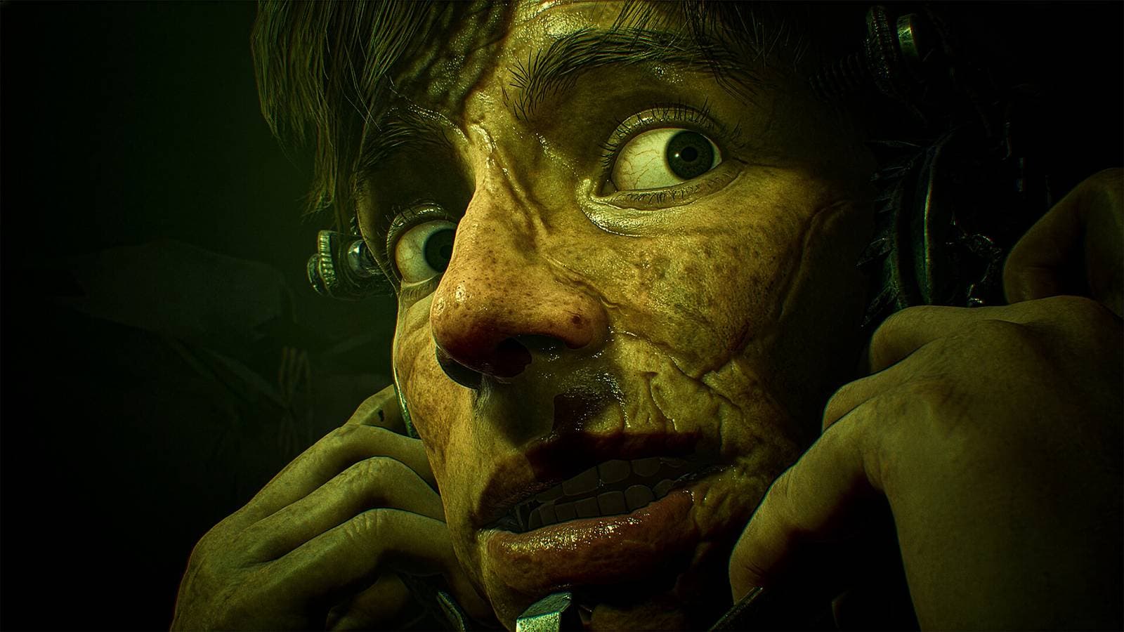 Saw Genesis gameplay showing the Judge stalking Accused players through a dark maze