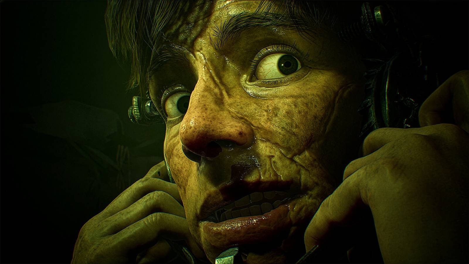 Saw Genesis gameplay showing the Judge stalking Accused players through a dark maze